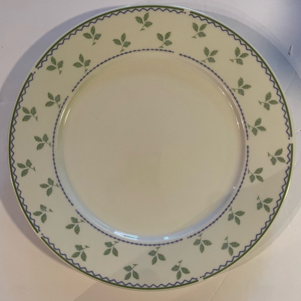 Oneida Dinner Stoneware Plate Katrin Pattern - Discontinued
